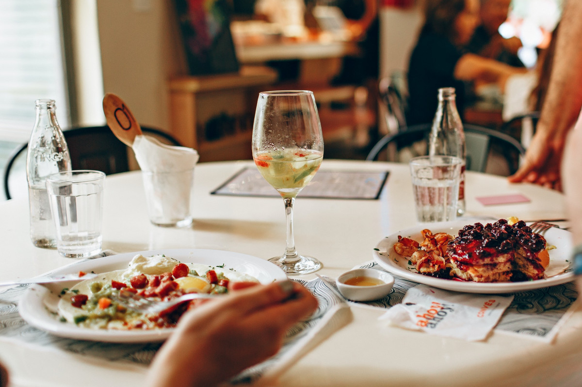 7 things restaurants should be doing, foodservice trends